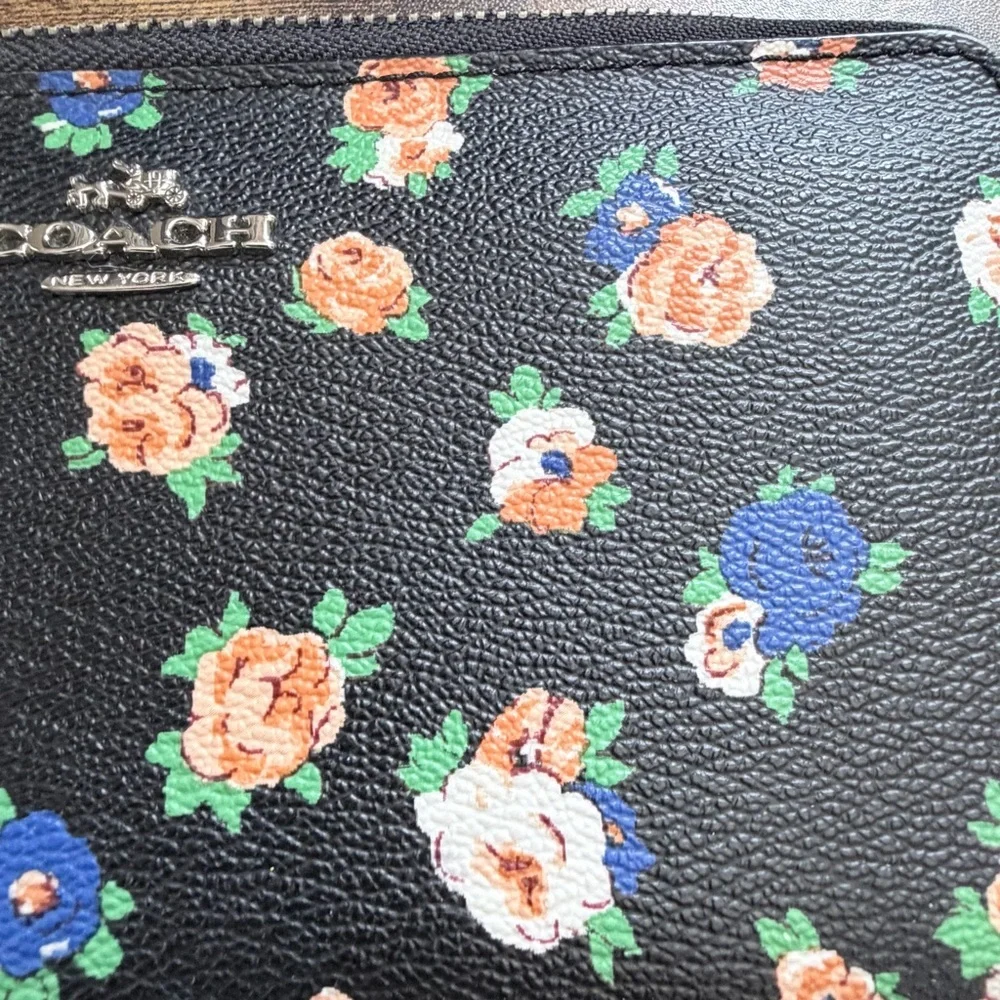 Coach Black Floral Rose Accordion Zip Wallet - Picture 2 of 9
